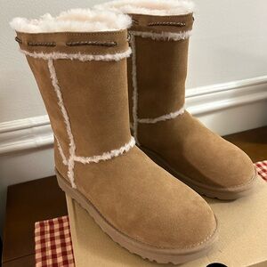 UGG womens classic short shearling braid size 7 brand new